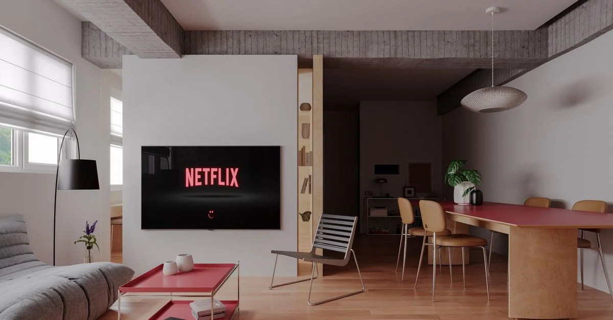 Elegante salón moderno con acceso a Netflix en el televisor, suelo de madera y muebles contemporáneos.